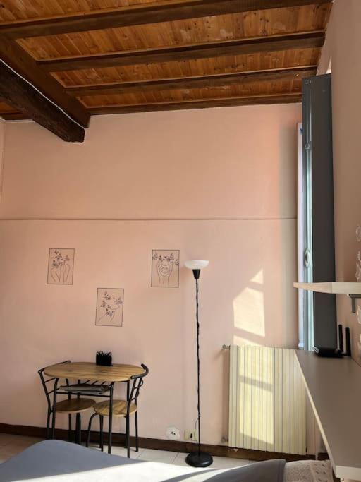 Minimal Studio Con Travi A Vista Пьяченца Экстерьер фото